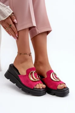 Klapki Damskie Z Eko Zamszu Na Koturnie I Platformie Ze Złotą Ozdobą Vinceza 58295 Fuksja