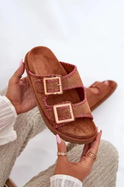 Klapki Damskie Z Klamrami I Ozdobnym Obszyciem Camel Visley