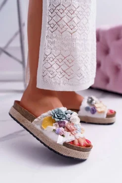 Klapki Damskie Z Kwiatami Gruba Podeszwa Białe Amadeo