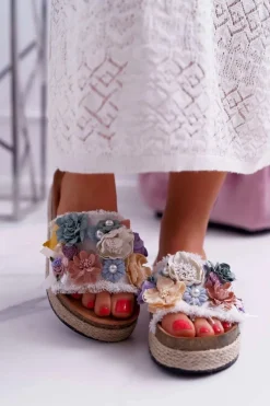 Klapki Damskie Z Kwiatami Gruba Podeszwa Białe Amadeo