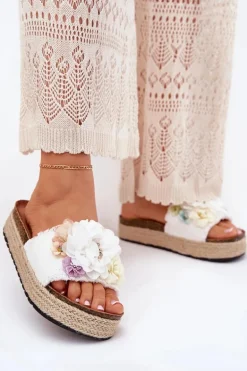 Klapki Damskie Z Kwiatami Platforma Z Plecionką Białe Zenvanis