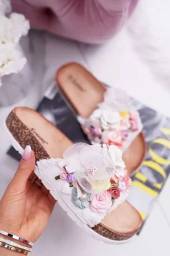 Klapki Damskie Z Kwiatami Białe Enrissa