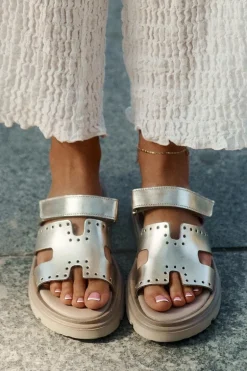 Klapki Damskie Z Naturalnej Skóry Na Platformie Zazoo 40440 Złote