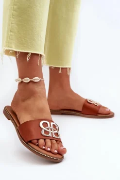 Klapki Damskie Z Ozdobą Eko Skórzane Na Płaskim Obcasie Brązowe Sadria