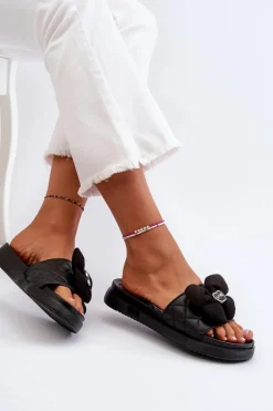 Klapki Damskie Z Ozdobą Na Niskiej Platformie Czarne Cedrella