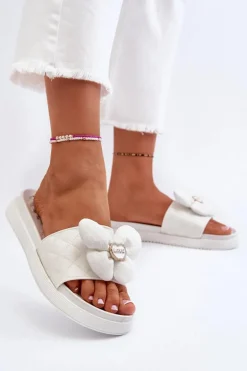 Klapki Damskie Z Ozdobą Na Niskiej Platformie Białe Cedrella
