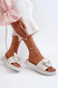 Klapki Damskie Z Ozdobą Na Niskiej Platformie Białe Cedrella