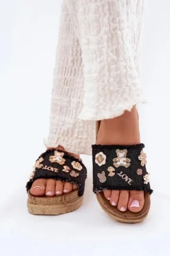 Klapki Damskie Ze Złotymi Przypinkami Na Platformie Czarne Rigasta