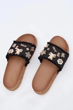 Klapki Damskie Ze Złotymi Przypinkami Na Platformie Czarne Rigasta