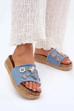 Klapki Damskie Ze Złotymi Przypinkami Na Platformie Niebieskie Rigasta