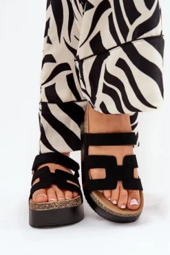 Klapki Na Masywnej Platformie Czarne Daldiva