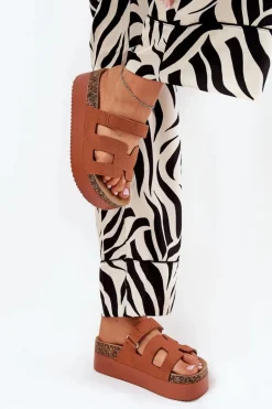 Klapki Na Masywnej Platformie Camel Daldiva