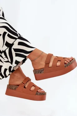 Klapki Na Masywnej Platformie Camel Daldiva