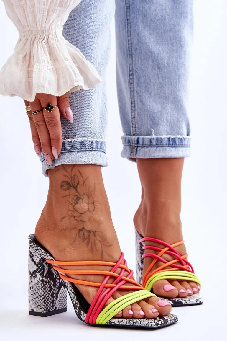 Klapki Na Obcasie Z Paseczkami Wężowe Neonowe Beckie