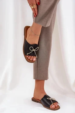 Klapki Na Płaskiej Podeszwie Z Ozdobną Kokardką Czarne Deonelis