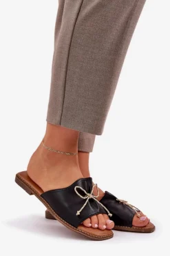 Klapki Na Płaskiej Podeszwie Z Ozdobną Kokardką Czarne Deonelis