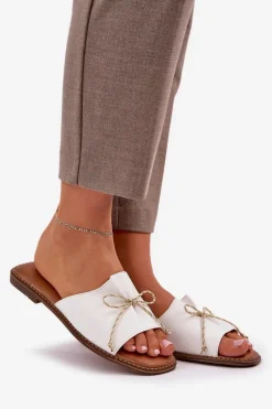 Klapki Na Płaskiej Podeszwie Z Ozdobną Kokardką Białe Deonelis