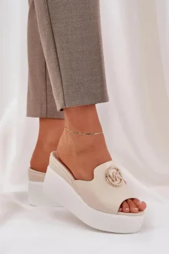 Klapki Na Platformie I Koturnie Z Ozdobą Jasnobeżowe Nanessia