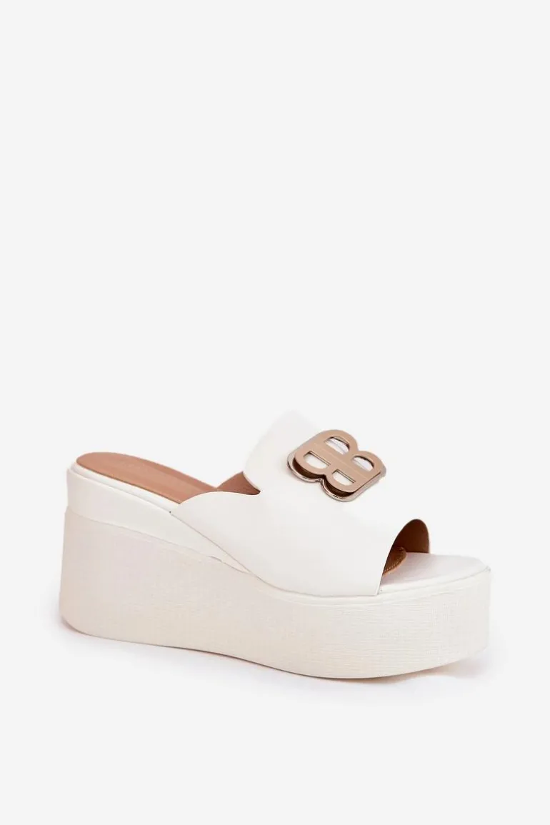 Klapki Na Platformie I Koturnie Z Ozdobą Białe Tanonea