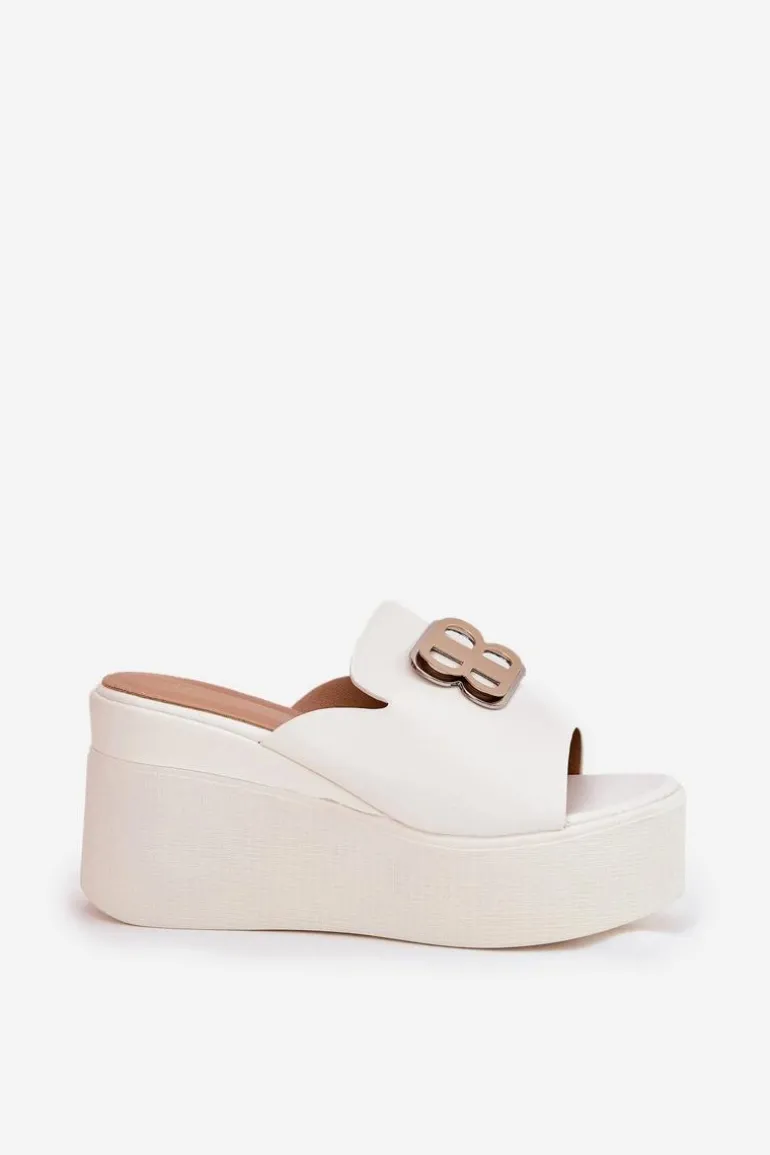 Klapki Na Platformie I Koturnie Z Ozdobą Białe Tanonea