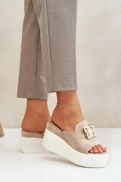 Klapki Na Platformie I Koturnie Z Ozdobą Beżowe Tanonea