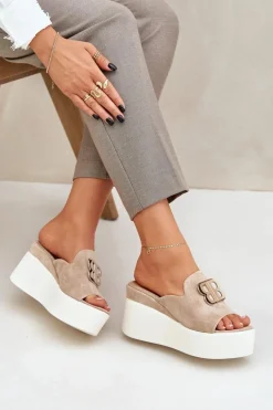 Klapki Na Platformie I Koturnie Z Ozdobą Beżowe Tanonea