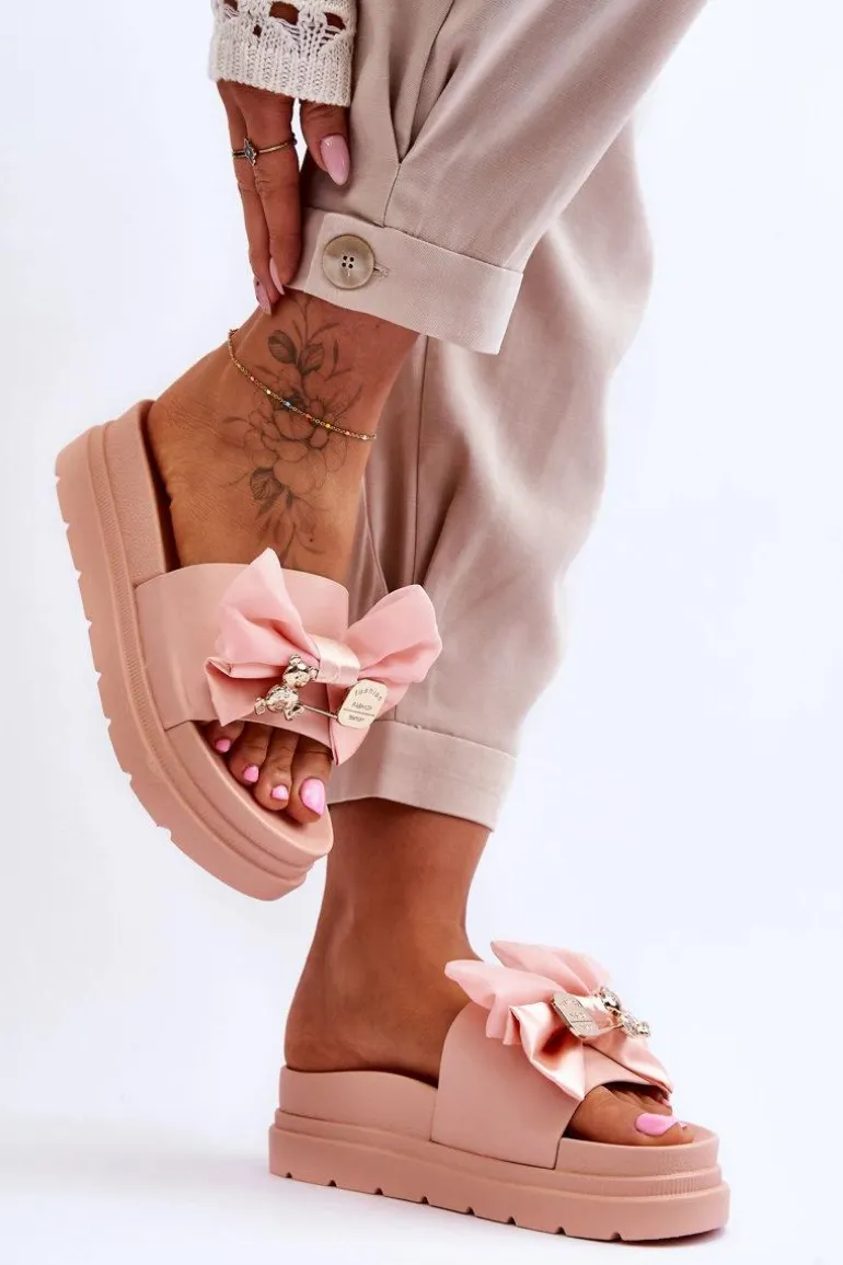 Klapki Z Kokardą I Ozdobnym Misiem Jasnoróżowe Suzy