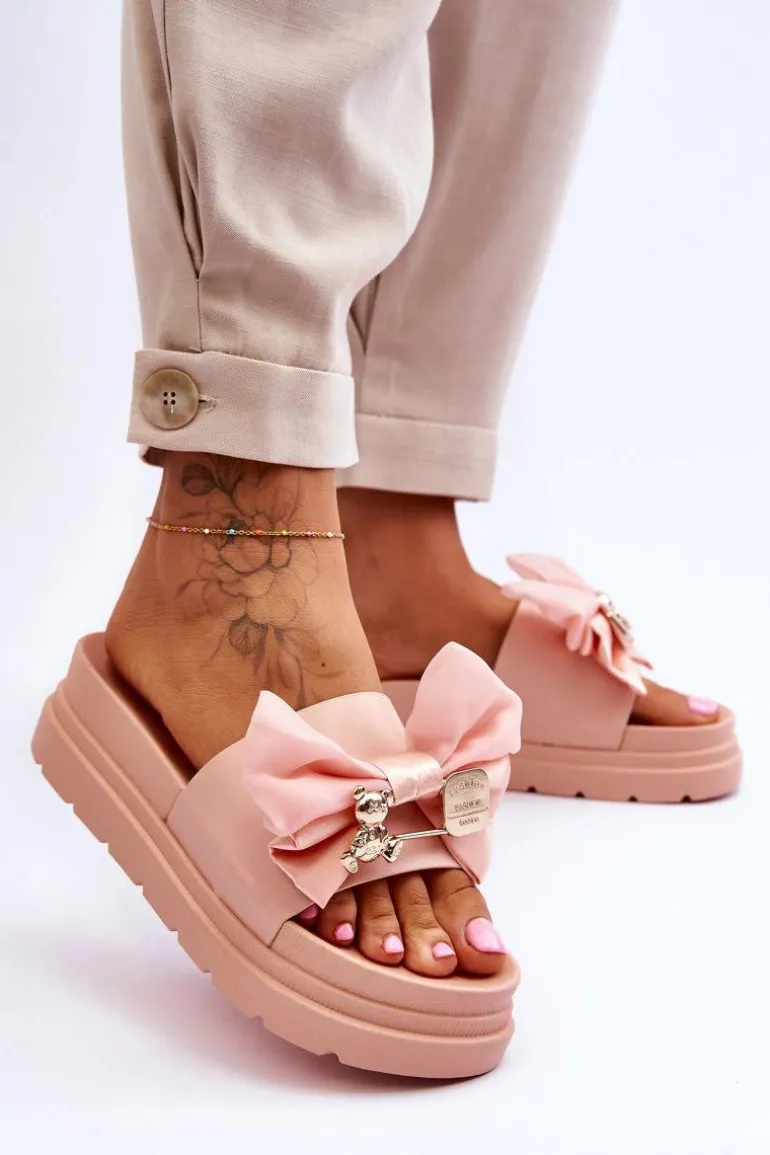 Klapki Z Kokardą I Ozdobnym Misiem Jasnoróżowe Suzy