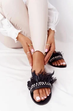 Klapki Z Piórami Lu Boo Czarne