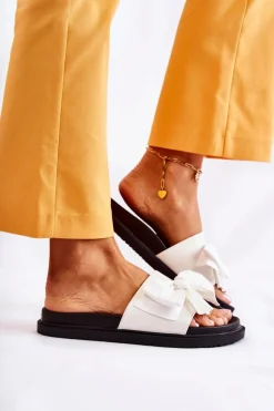 Klasyczne Damskie Klapki Skórzane Z Kokardą Białe Dessy