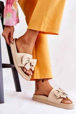 Klasyczne Damskie Klapki Skórzane Z Kokardą Beżowe Dessy