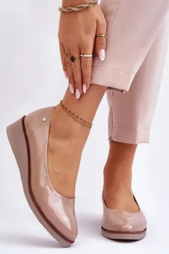 Klasyczne Lakierowane Czółenka Na Koturnie Czarne Paola