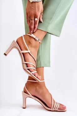 Klasyczne Lakierowane Sandały Na Obcasie Beżowe Milani