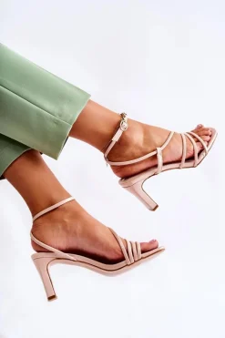 Klasyczne Lakierowane Sandały Na Obcasie Beżowe Milani