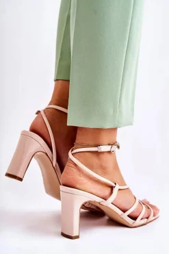 Klasyczne Lakierowane Sandały Na Obcasie Beżowe Milani