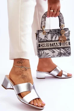 Klasyczne Skórzane Klapki Na Niskim Obcasie Srebrne Miley