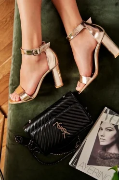 Klasyczne Skórzane Sandały Na Słupku Laura Messi 1760 Złote