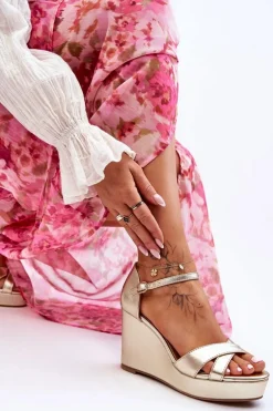 Klasyczne Skórzane Sandały Na Koturnie Złote Givana