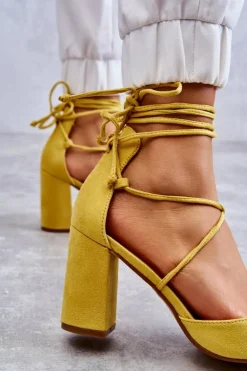 Klasyczne Wiązane Zamszowe Czółenka Żółte Lucira