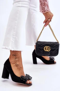 Klasyczne Zamszowe Czółenka Z Kokardą Czarne Corey