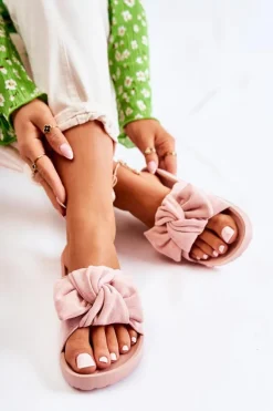 Klasyczne Zamszowe Klapki Z Kokardą Różowe Hayle