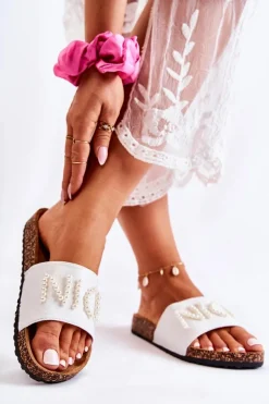 Klasyczne Zamszowe Klapki Z Koralikami Białe Vayana