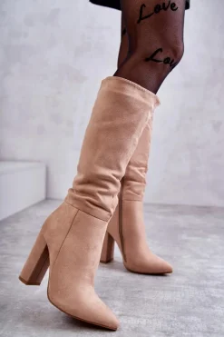 Klasyczne Zamszowe Kozaki Na Obcasie Ciemnobeżowe Tressa