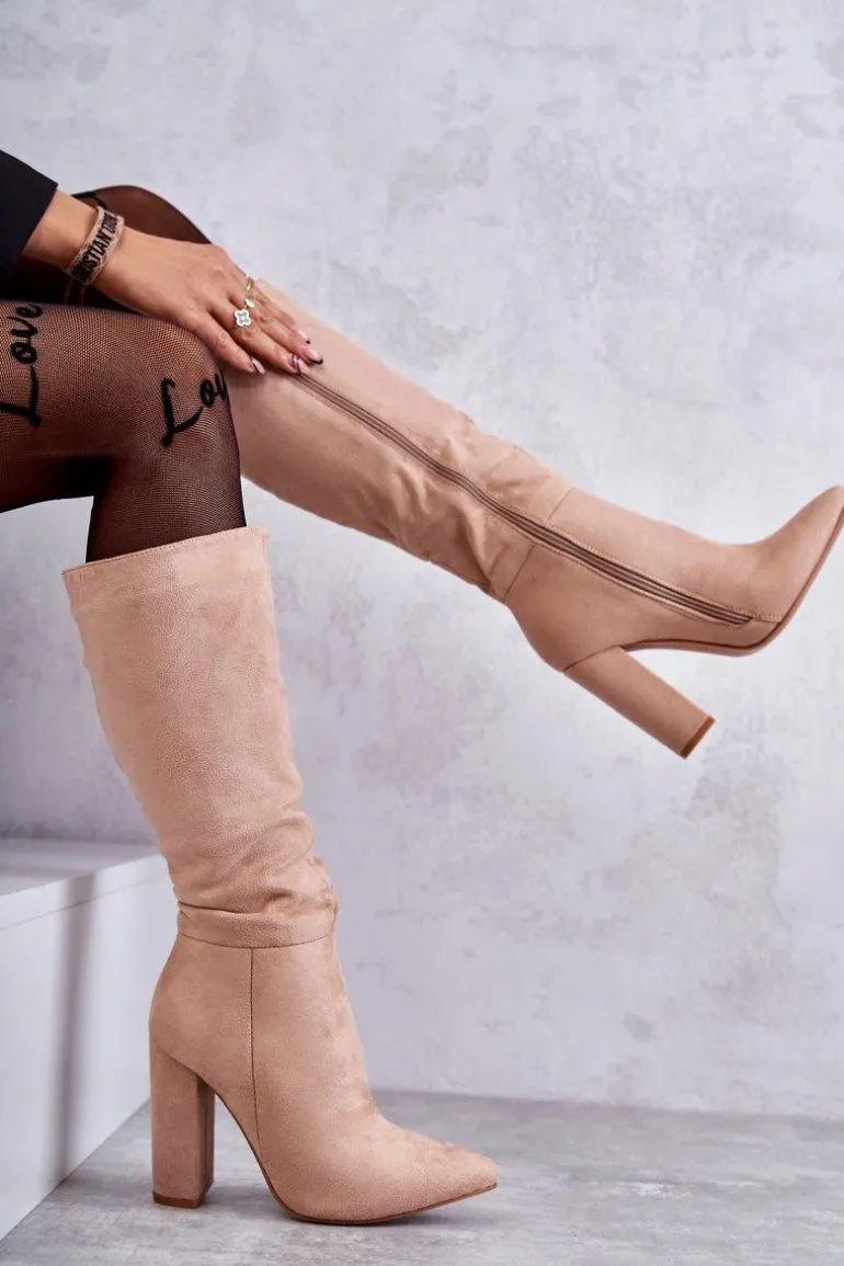 Klasyczne Zamszowe Kozaki Na Obcasie Ciemnobeżowe Tressa