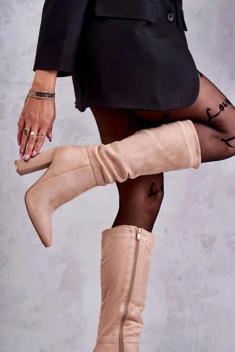 Klasyczne Zamszowe Kozaki Na Obcasie Ciemnobeżowe Tressa