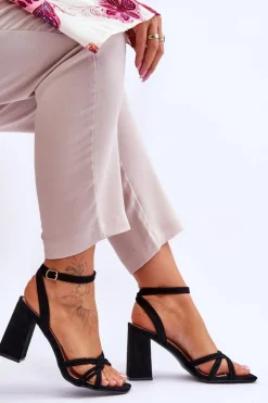 Klasyczne Zamszowe Sandały Na Słupku Czarne Bernett