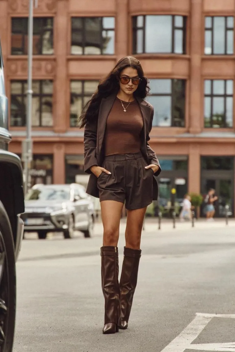 Kozaki Damskie Eko Skórzane Z Wywiniętą Cholewką Na Słupku Brązowe Avamora