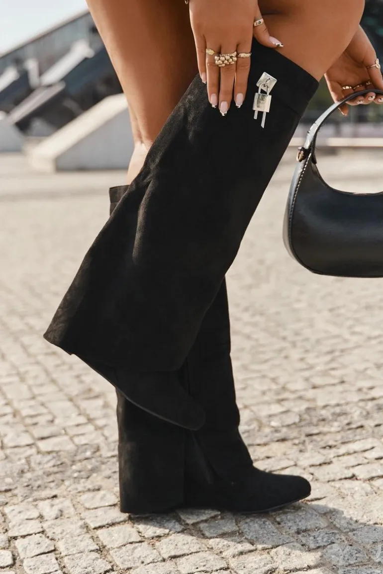 Kozaki Damskie Na Koturnie Z Paskiem I Srebrnym Detalem Czarne Korivelle