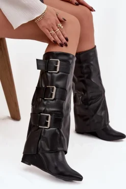 Kozaki Damskie Na Koturnie Z Wywiniętą Cholewką I Srebrnymi Klamrami Czarne Sarisse