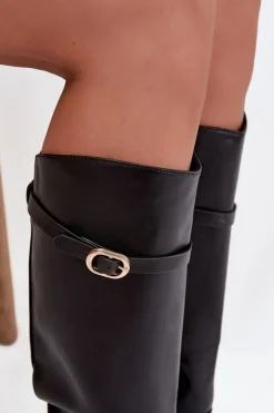 Kozaki Damskie Na Płaskim Obcasie Z Paskiem I Złotą Klamrą Czarne Sylvena